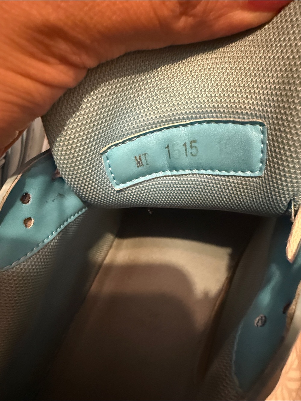 Louis Vuitton Light Blue Leather Low-Top Sneakers with White Laces - Picture 6 of 6